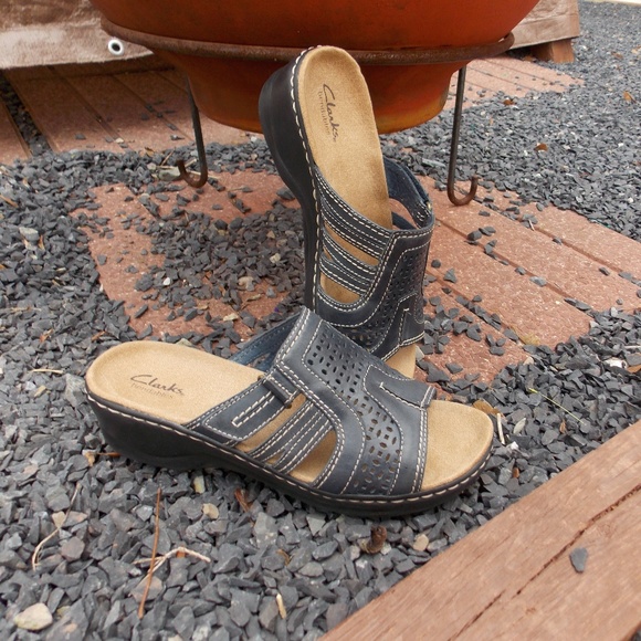 clarks navy blue sandals